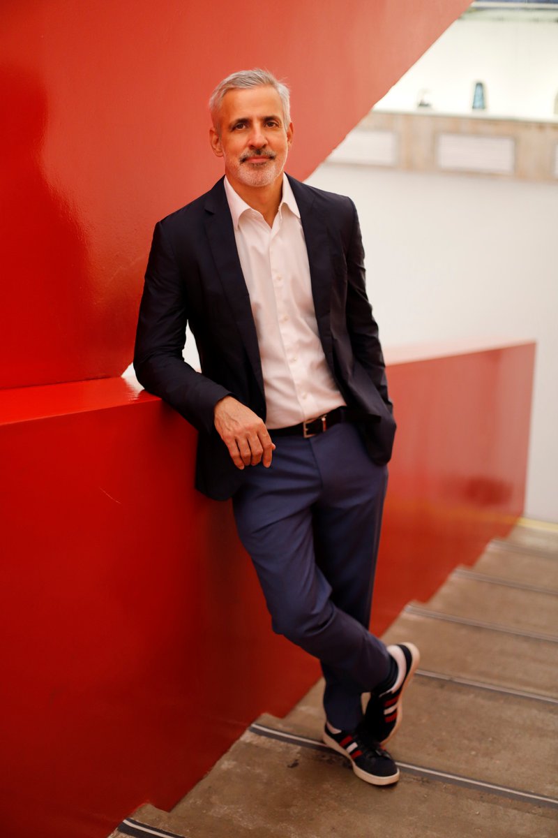 #AdrianoPedrosa will be the Curator of the #BiennaleArte2024 (20 April > 24 November 2024)! The Artistic Director of <a href="/maspmuseu/">Museu de Arte de São Paulo Assis Chateaubriand</a>, he has declared: “I am humbled by this appointment, especially as the first Latin American to curate the #BiennaleArte” → bit.ly/AdrianoPedrosa…