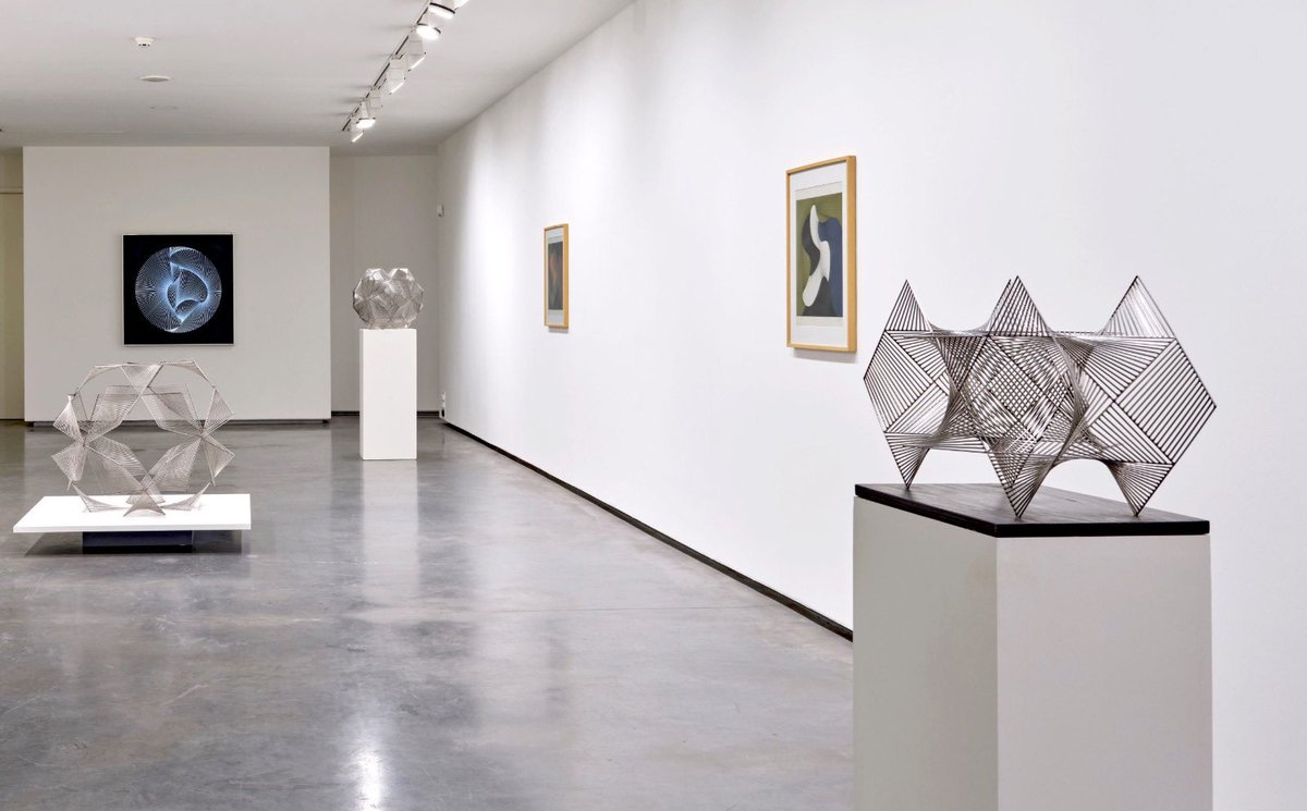 En <a href="/MuseoHAlvear/">Museo Helga de Alvear</a> exposición «Ángel Duarte. Matemáticas y transformación social», dedicada a una de las figuras más destacadas de la abstracción geométrica, fundador de #Equipo57, cuyo papel fue fundamental para la internacionalización del arte español. museohelgadealvear.com/es/expositions…