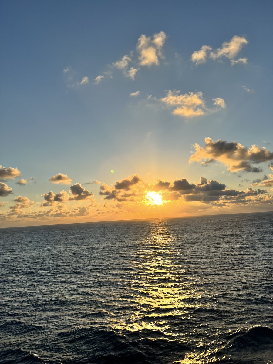 dldavison's tweet photo. @DailyPicTheme2 Beautiful sunrise at sea #radient #dailypicturetheme https://t.co/sBgbqjj05R