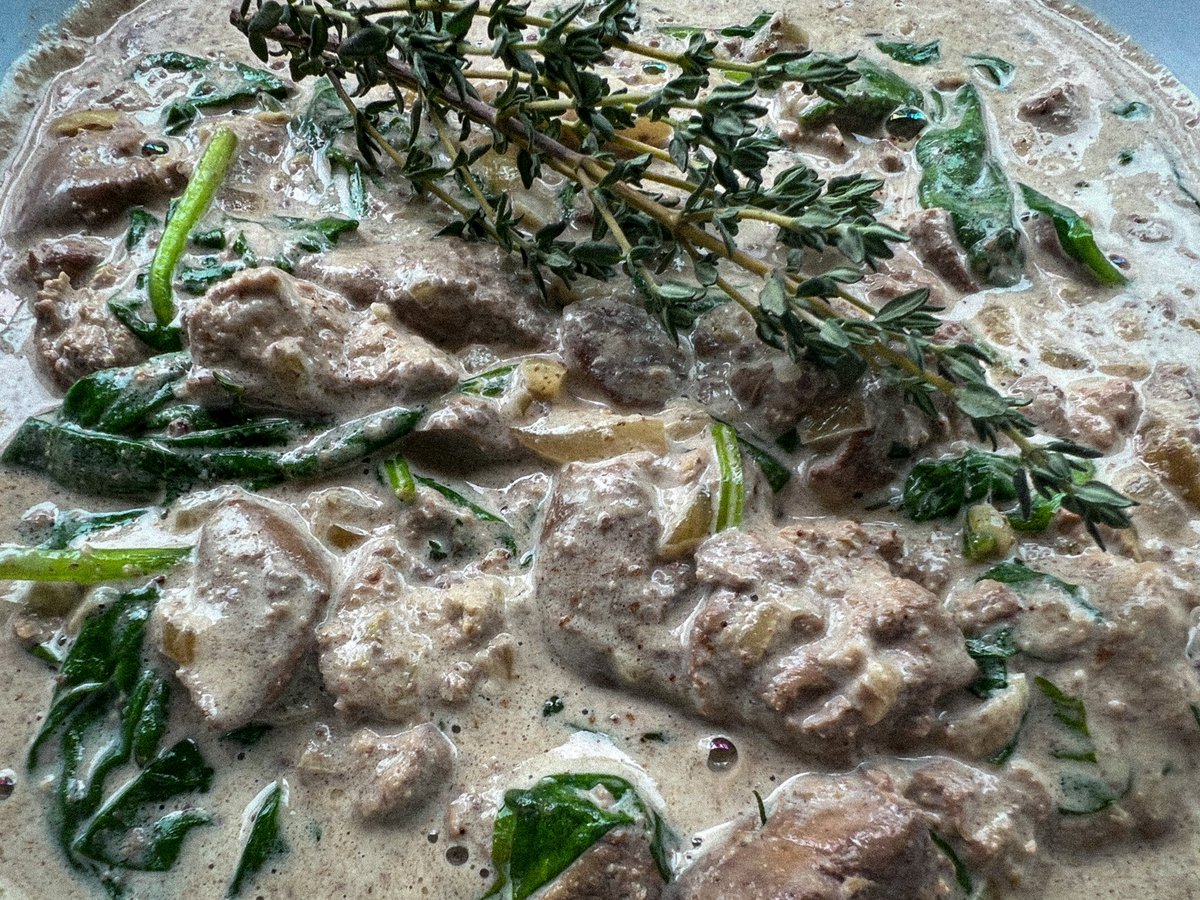 TheWarKitchen's tweet photo. Great ingredients get you halfway there. Put them in a pan with a flame underneath and it becomes a beautiful medley.
Creamed Chicken Liver Spinach. Shallot, garlic, butter. Deglazed with broth. Cream, fresh thyme, S&P.
Heavenly Goodness. Classic #WarKitchen 🧨🍸 https://t.co/q7ZQ0rPrwZ