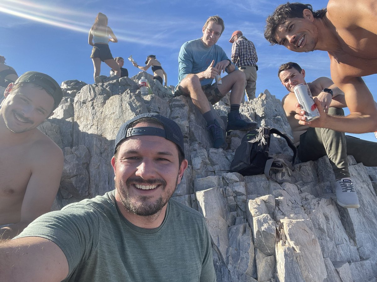 sowen242's tweet photo. Turns out all #Phoenix hikes are just giant staircases https://t.co/EHxmWws65u