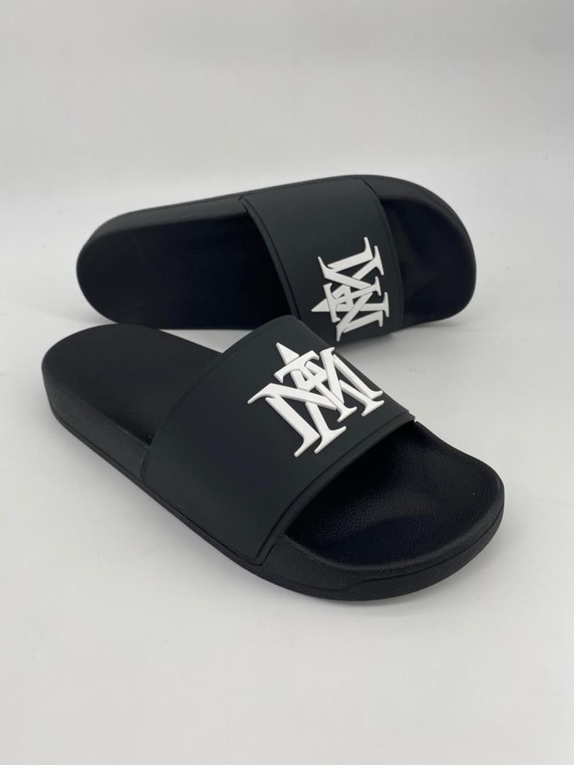 acesemper's tweet photo. Come and buy nice slippers y’all man this Christmas ladies 🏧 https://t.co/efzeYtkVaJ
