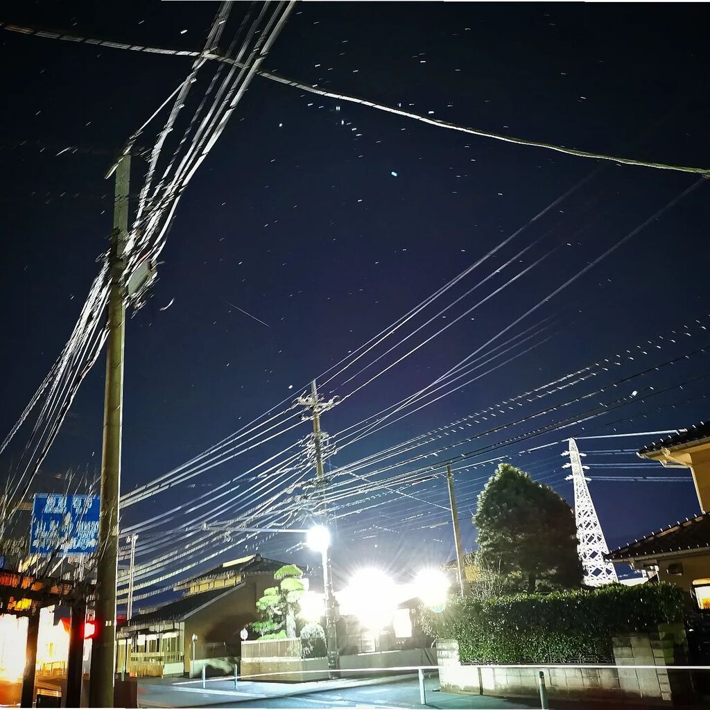 naoki_fksw_'s tweet photo. 願い事叶うかな。
#願い事しなかったけど #双子座流星群 #LEICA #mate20pro #huaweimate20pro #星 #流星群 #srat #shootingstar #スマホ写真部 https://t.co/vIdvW2VRwE