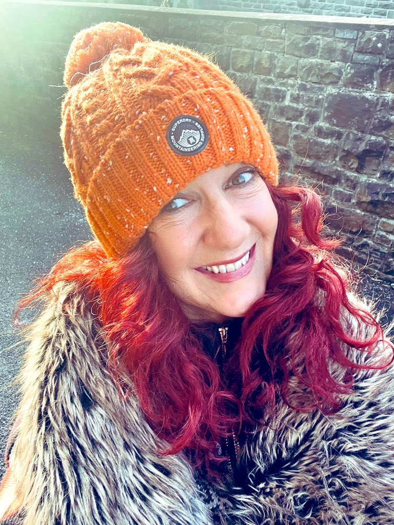 RealShanCothi's tweet photo. Co ni off de!! Y NHW sy nesa ar Bore Cothi nesa @BBCRadioCymru Corsets a blwmers galore! Edrych mlan at sgwrs os gai air mewn y fonesig @sarahcooktorch @TorchTheatre @ClwydTweets Y fonesig Phil Harries a’r Fonesig Dion Davies! #panto #dames #sbort https://t.co/dJMPGMZCDi