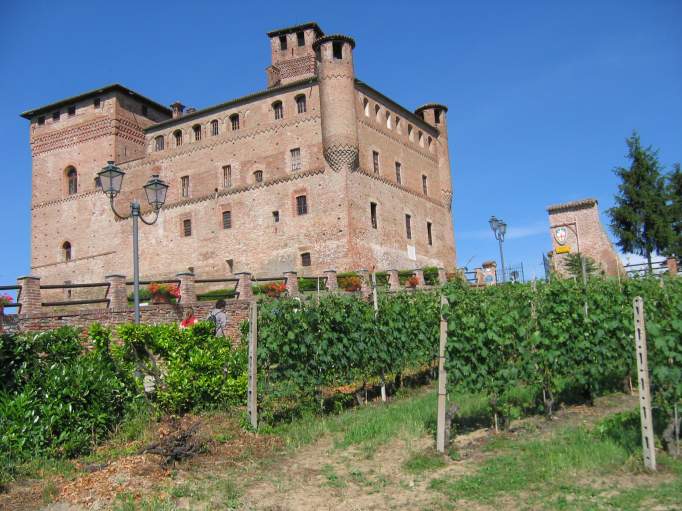 Grinzane Castle, taken from https://en.wikipedia.org/wiki/Grinzane_Cavour_Castle#/media/File:Grinzane_cavour_castello.jpg