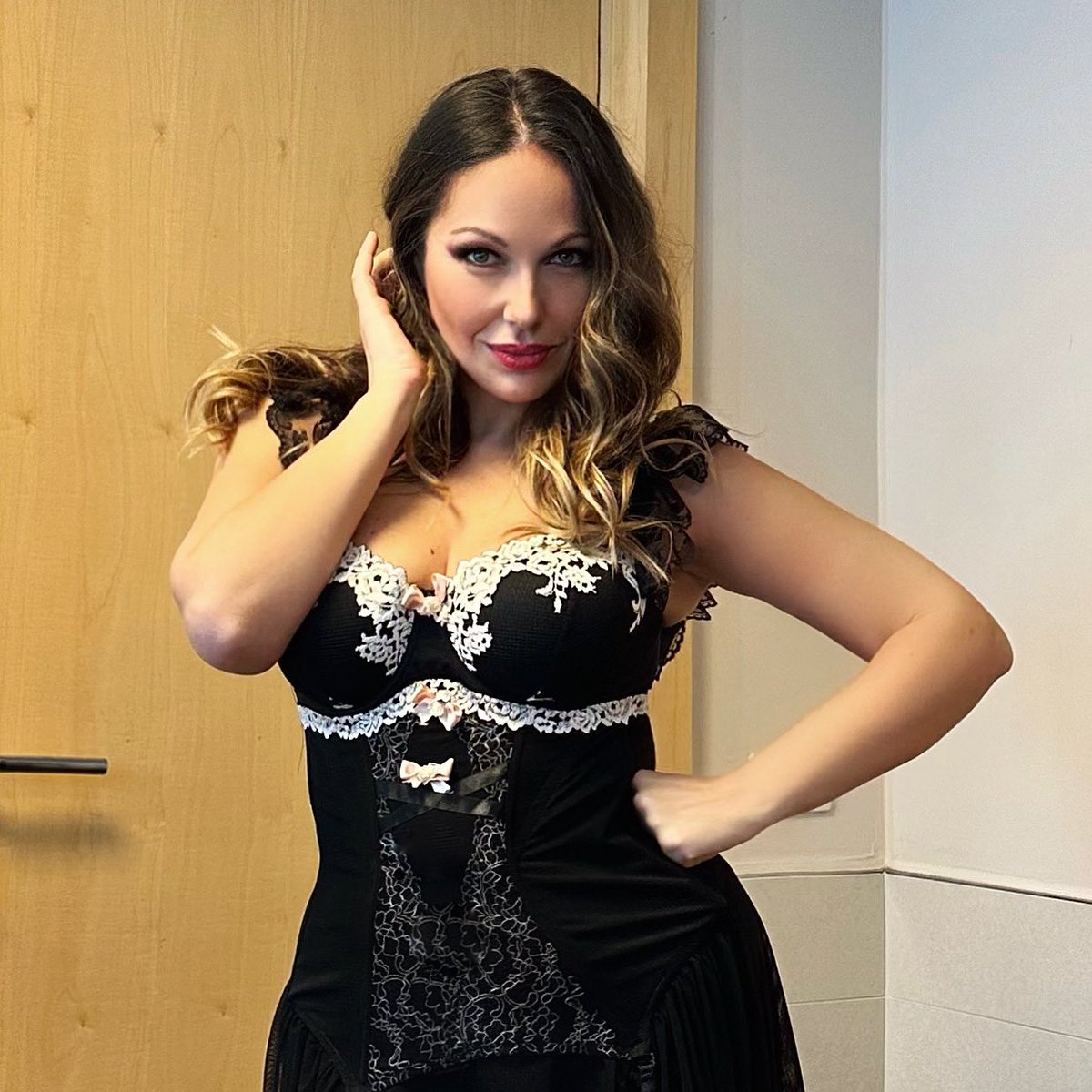 Nino_Machaidze's tweet photo. Violetta Valéry 😍😎 #NinoMachaidze #LaTraviata #Violetta #Verdi #TeatroPatruzzelli #Puglia #Bari #Debut #Exited #Italy #Happy #Love #GorgeousDresses #HugoDeAna #GorgeousProduction @nino_machaidze https://t.co/CPOzvI0uaK