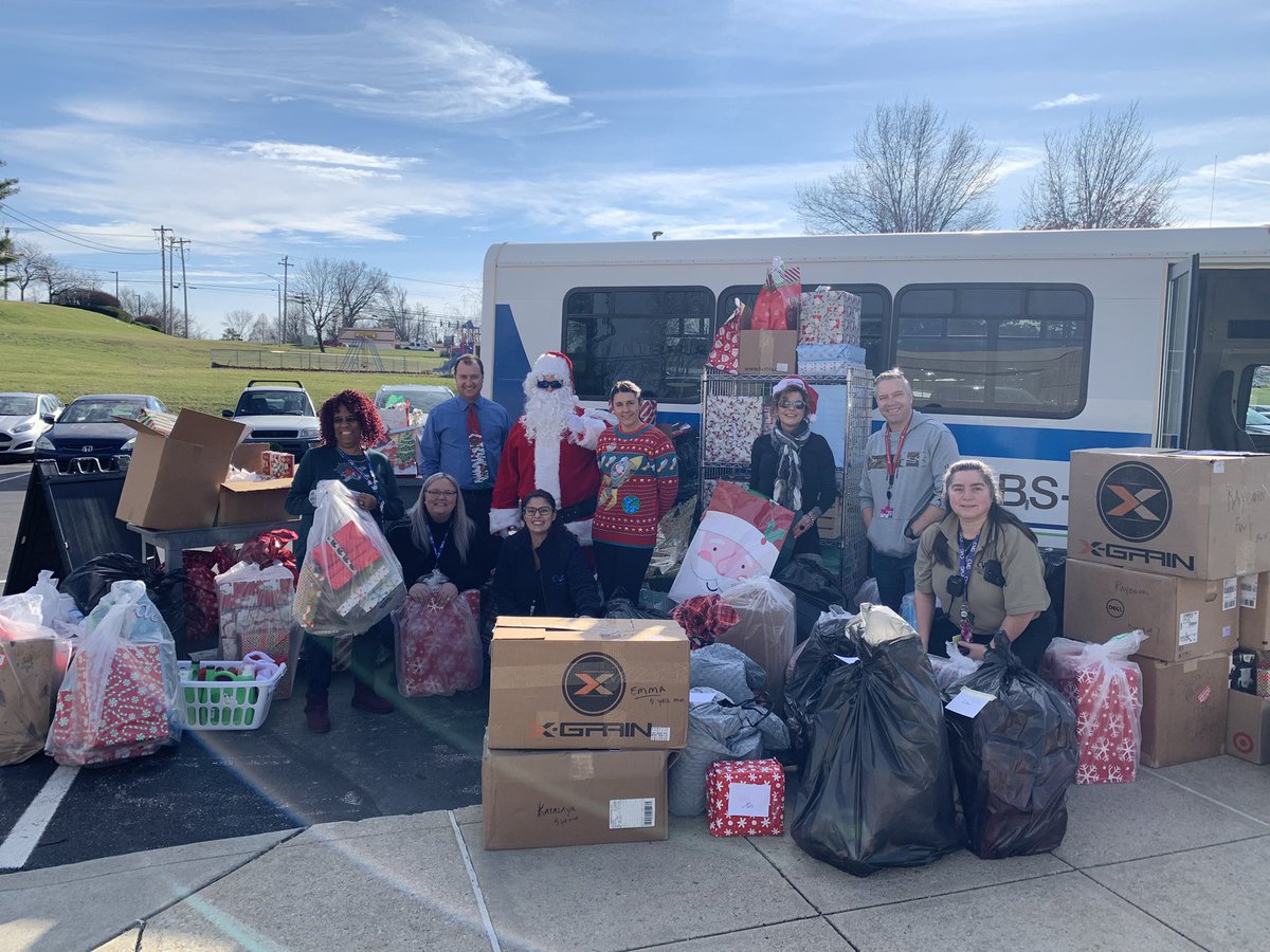 Thanks to our Wonderful FRC coordinator Leslie Harney and our friends <a href="/CVGairport/">CVG Airport</a> for the wonderful gift donations for the families of @OESRockets. What a way to start off the Holidays!! <a href="/SuptTurner/">Matt Turner</a> <a href="/JimDetwiler1/">Dr. Jim Detwiler</a> @MPoiry <a href="/DrJlvw76/">Jenny Watson</a> <a href="/Boone_County/">Boone County Schools</a>