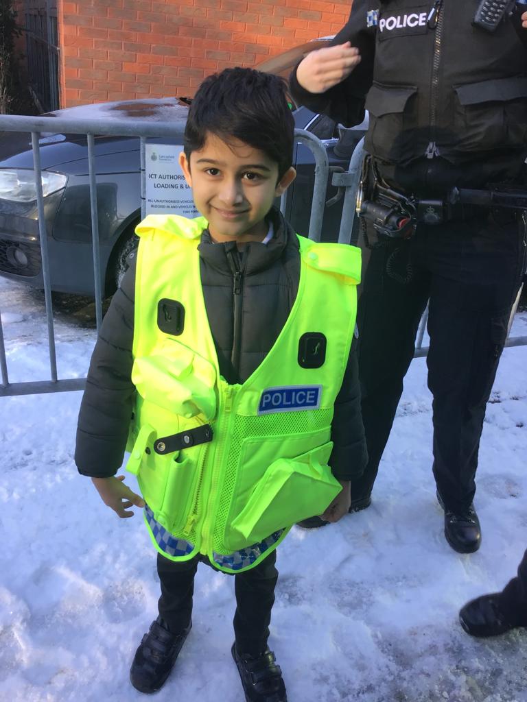 olive_bburn's tweet photo. Kindness is contagious, thank you to @ELHT_NHS for making special memories for our children.
#WeAreStar
#FestiveWinterGiftProgramme
#KindnessMatters https://t.co/QfVwjKxXTZ