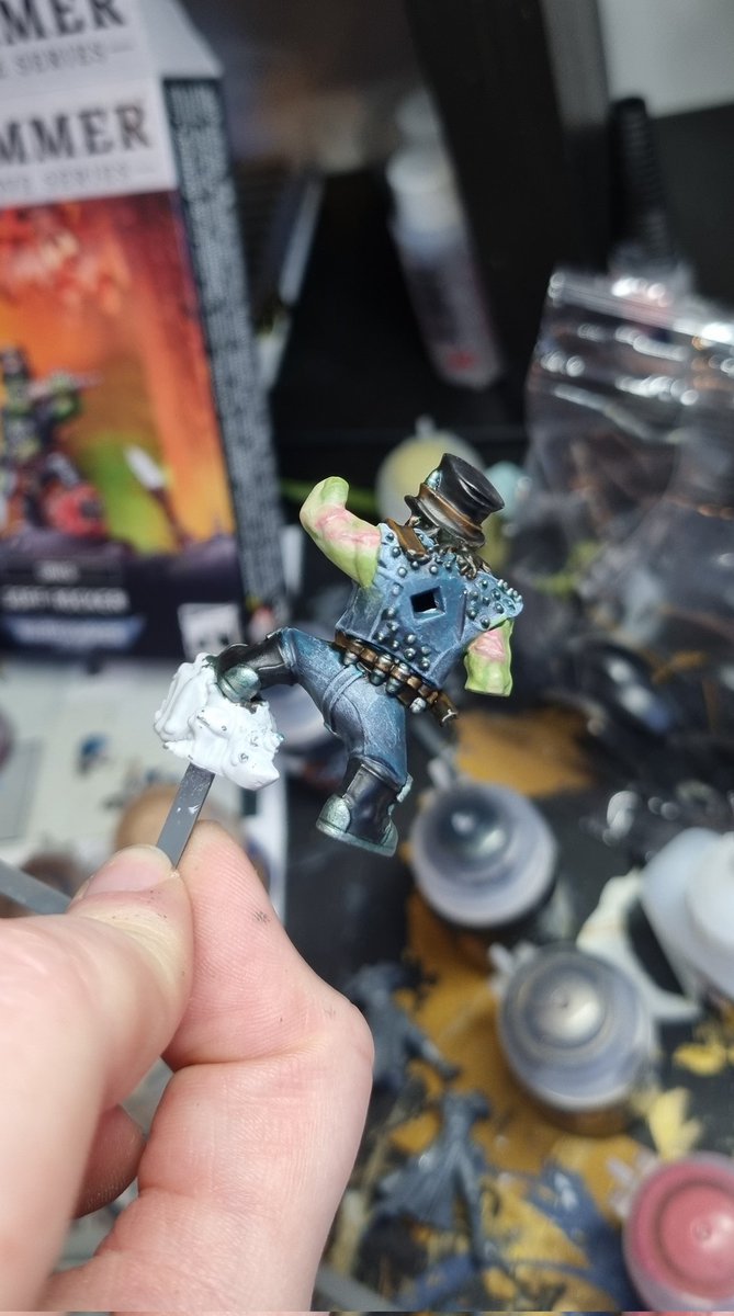 amberlovell_'s tweet photo. My final project of the year underway! A present for a family member so I hope they like it when it's all finished!! 

#wip #artistwip #warhammercommunity #goffrocker #warhammer40k #warhammer #gamesworkshop https://t.co/SyVBd4sbOv