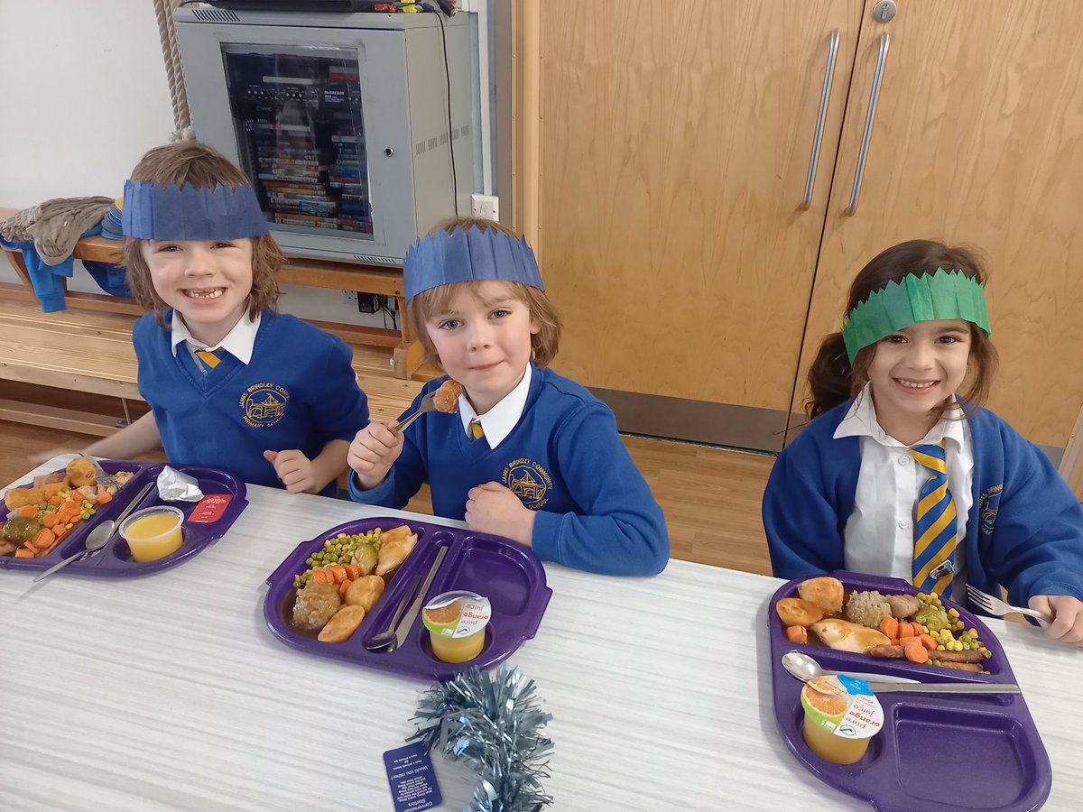 JamesBrindleyPS's tweet photo. Year 2 have thoroughly enjoyed their Christmas Dinner #yum yum #fulltums https://t.co/CsV9IcP3ZY