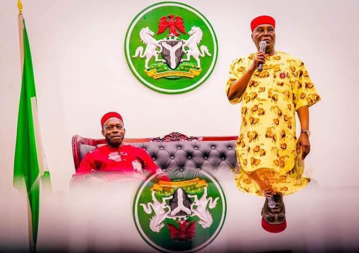 imran_sardauna's tweet photo. HAPPENING NOW:

The incoming President of Nigeria Atiku Abubakar in the official residence of the Governor of Anambra State Charles Chukwuma Soludo for an engagement before the rally.

@DemolaRewaju 
#RecoverNigeria 
#RecoverAnambraWithAtiku 
#AtikuOrganizingForAction https://t.co/4wPc0lLZDC