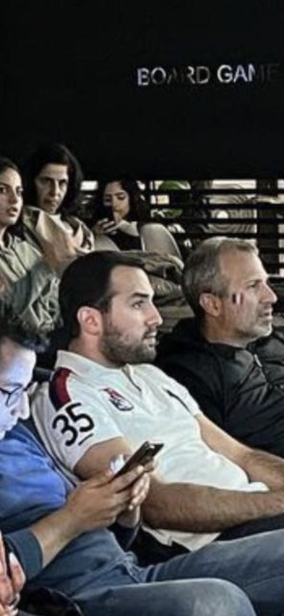 EmGeorge71's tweet photo. @khalil_charbel جلسة تحضير ارواح 😏 https://t.co/kW19pdcFY2
