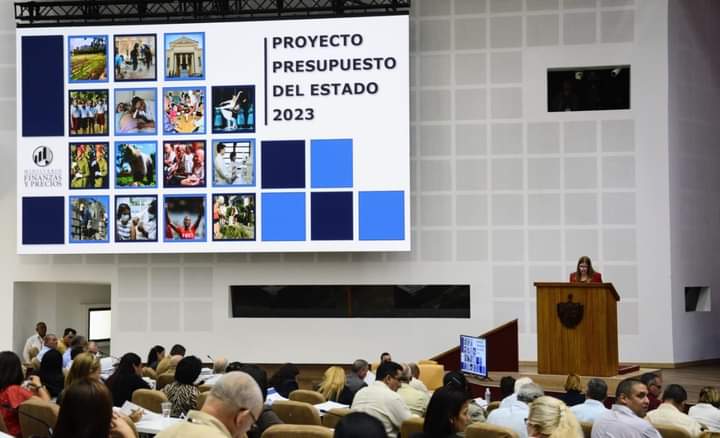 Aprobada por la <a href="/AsambleaCuba/">Asamblea Nacional Cuba</a>, la Ley del Presupuesto del Estado 2023. Con entusiasmo revolucionario y la convicción de que "#SiSePuede", se trabajará en elevar la recaudación de ingresos y el uso eficiente de los recursos para garantizar los programas sociales.

#LatirAvileño