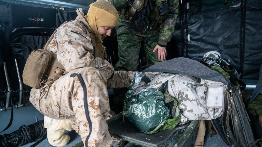 iimefmarines's tweet photo. Buddy, Buddy, Are You Okay?!
Marines with @2ndMLG conduct simulated casualty evacuation training during #ExerciseFreezingWinds22.
#TFRedCloud is deployed to Finland in support of #ExSYD2022 and #FW22 to enhance U.S. and Finnish select interdependence in the maritime domain. https://t.co/X41m34cmJX