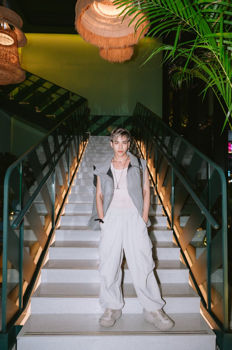 tonthanasit's tweet photo. The Grand, Grand Opening
The Standard, Bangkok Mahanakhon
#thestandardbangkok
#TheStandardHotels
#KingPowerMahanakhon https://t.co/yPPdy2w4FE