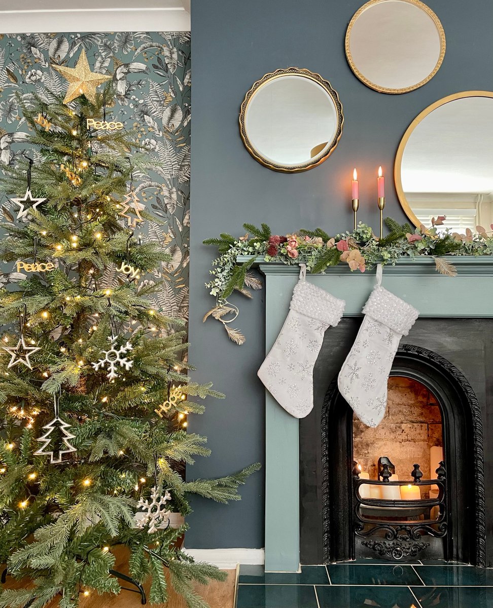 HomescapesUK's tweet photo. Are your stockings ready for a visit from Santa? Several designs and colours to choose from!
📸 the_shoestring_home
#christmasstocking #christmassetup #xmasdecor https://t.co/nciTGtBWEu