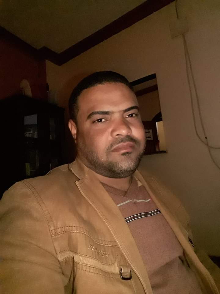 الاحترام هو اجمل هديه يقدمها الإنسان للناس فالأدب لا يباع ولا يشتري ، بل هو طابع في قلب من تربي ،