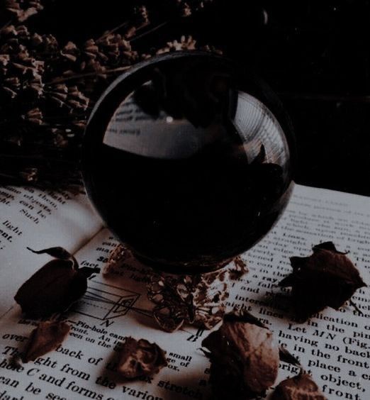 IncenseAndMagic's tweet photo. ㅤ
ㅤㅤ ────┈ 𝗦𝗘  𝗕𝗨𝗦𝗖𝗔
﹙⌕﹚

ㅤㅤ ❛ 𝗘𝗟 𝗖𝗔𝗠𝗕𝗜𝗔𝗙𝗢𝗥𝗠𝗔𝗦 ❜ 
ㅤ▢；+30 años aparentes
ㅤ▢；Miembro de Prodigium
ㅤ▢；Personaje fem. o masc.

──── 𝖱𝖳﹢𝖬𝖦ㅤㅤ𓂃 +𝙸𝙽𝙵𝙾 𝙼𝙳 https://t.co/Ahoe9aWsJT