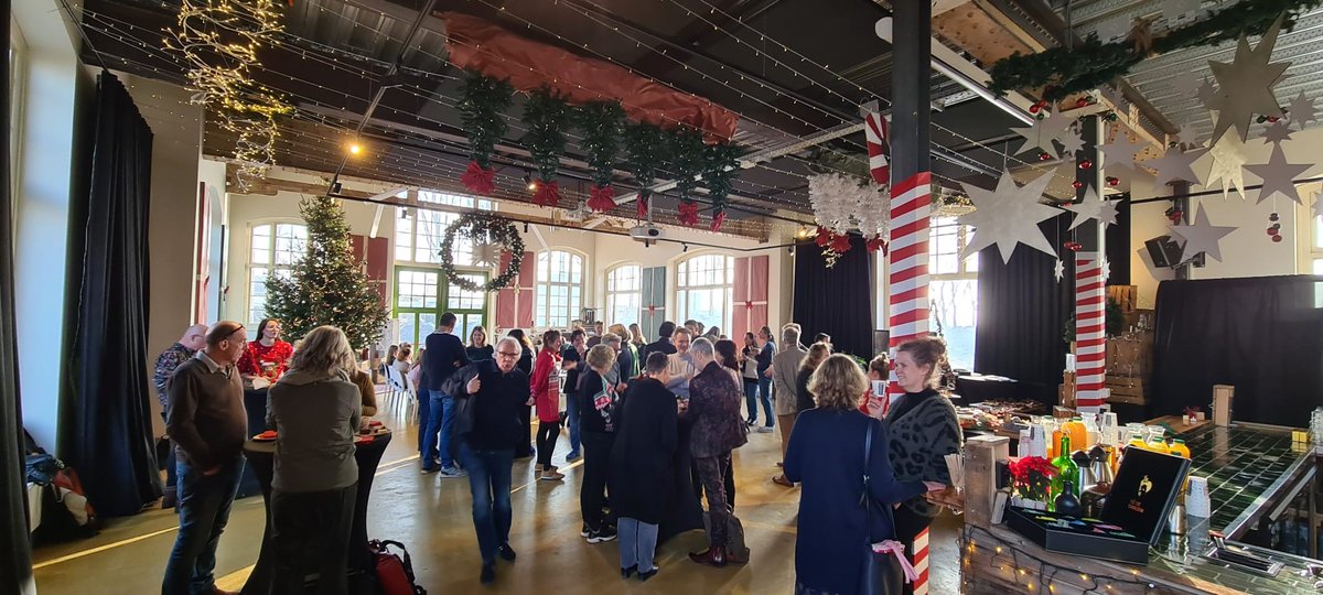 Samen sluiten we vandaag het jaar af met een kerstmarkt met onze medewerkers bij de Gasfabriek. Wij wensen iedereen hele fijne feestdagen toe! #samen #vieren #kerst
