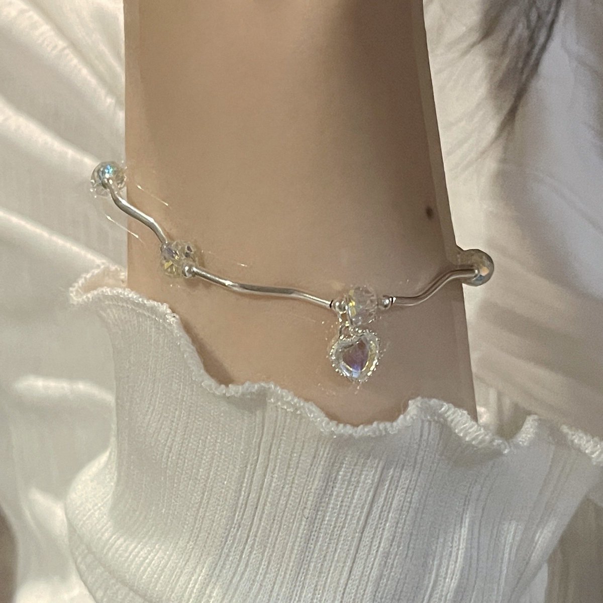 dichanaengstore's tweet photo. heart clear bracelet ♡.゜- preorder แวบไปเจอสร้อยข้อมือ ขับผิวสุด ตัวจี้โฮโลแกรม เล่นแสง สวยมาก เส้นละ 59.- บาท | 2 เส้น 99.- บาท เมนชั่น/ล็อคแอคเดมคับ จ่ายเงินตอนของถึงไทย หาเพื่อนมาหารกันคับ 🤏🏻 https://t.co/sx7frPo8Ma
