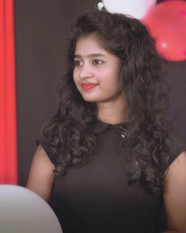AhmedFarisaa's tweet photo. With the exception of the first round of elimination, who is the more well-known contestant this season?

Like #Janany                                     RT #Shivin 

#BiggBossTamil6 #BiggBossTamilseason6 #BiggBoss6Tamil https://t.co/thIxcUoCQA