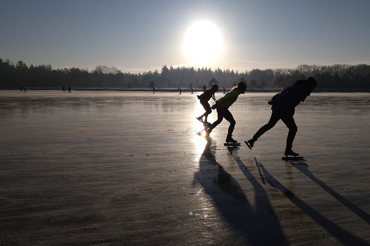 Vroeg erbij; altijd gunstig. Op ondiepe wateren schaatsen op natuurijs; wees voorzichtig op onbekende plekken.