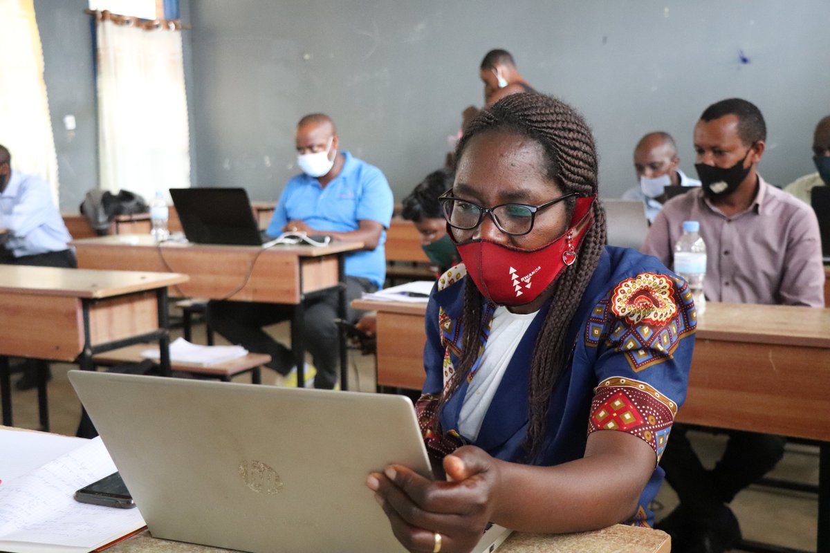 REAL_Centre's tweet photo. Including Phil Leonard from @LateriteAfrica discussing our joint #LeadersInTeaching paper:
School leaders’ and #teachers’ preparedness to support education in #Rwanda during the COVID-19 emergency
@EmmaCar13341799 @ArtemioCortez_ @SamuelNzar @PaulineMRose
https://t.co/4rioSVagnM https://t.co/p8mxKcY1L3