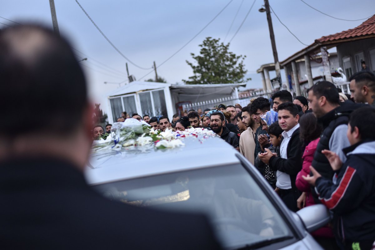 Dozens of relatives and friends gathered in front of the house of Kostas Fragoulis inside the Roma settlement of Agia Sophia in Diavata to say the last goodbye and  accompany the body of the 16 years old youth to its last residence. #16χρονος_Θεσσαλονικη #16χρονος