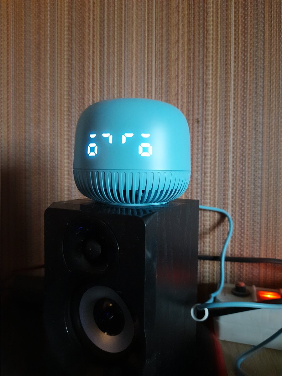 Нет, ну вы посмотрите, какая хорошенькая! <a href="/MarusiaProject/">Маруся & VK Капсула</a>, нужен в меню пункт не только "показывать часы", но и "показывать глазки" 😄