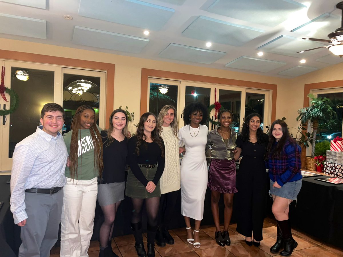 FTSD_Volleyball's tweet photo. This week we were able to celebrate our seniors, players, and families for their dedication and hard work this year at the end of the year banquet! Huge thank you to @Webeyezed for our senior gifts! What a season, and what a group of seniors. We will miss you all🤍⚡️ https://t.co/dhj3FJWwQB