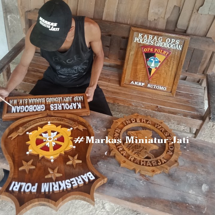 Miniatur Gedung Berlian "GRADIKA BHAKTI PRAJA" Kantor Gubernur Jawa Tengah