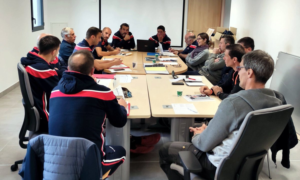 PompiersDuLot's tweet photo. Les @PompiersDuLot, présents le 29-11 au CIS d’#Aussonne (31), pour une réunion de la commission #Sport de l’Union Régionale des Sapeurs-Pompiers de Midi-Pyrénées. #UDSP46 #URSPMP
https://t.co/zDfR1L34bE https://t.co/eQfnq1Z2YL