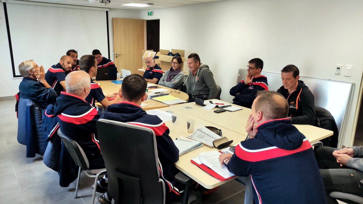 PompiersDuLot's tweet photo. Les @PompiersDuLot, présents le 29-11 au CIS d’#Aussonne (31), pour une réunion de la commission #Sport de l’Union Régionale des Sapeurs-Pompiers de Midi-Pyrénées. #UDSP46 #URSPMP
https://t.co/zDfR1L34bE https://t.co/eQfnq1Z2YL