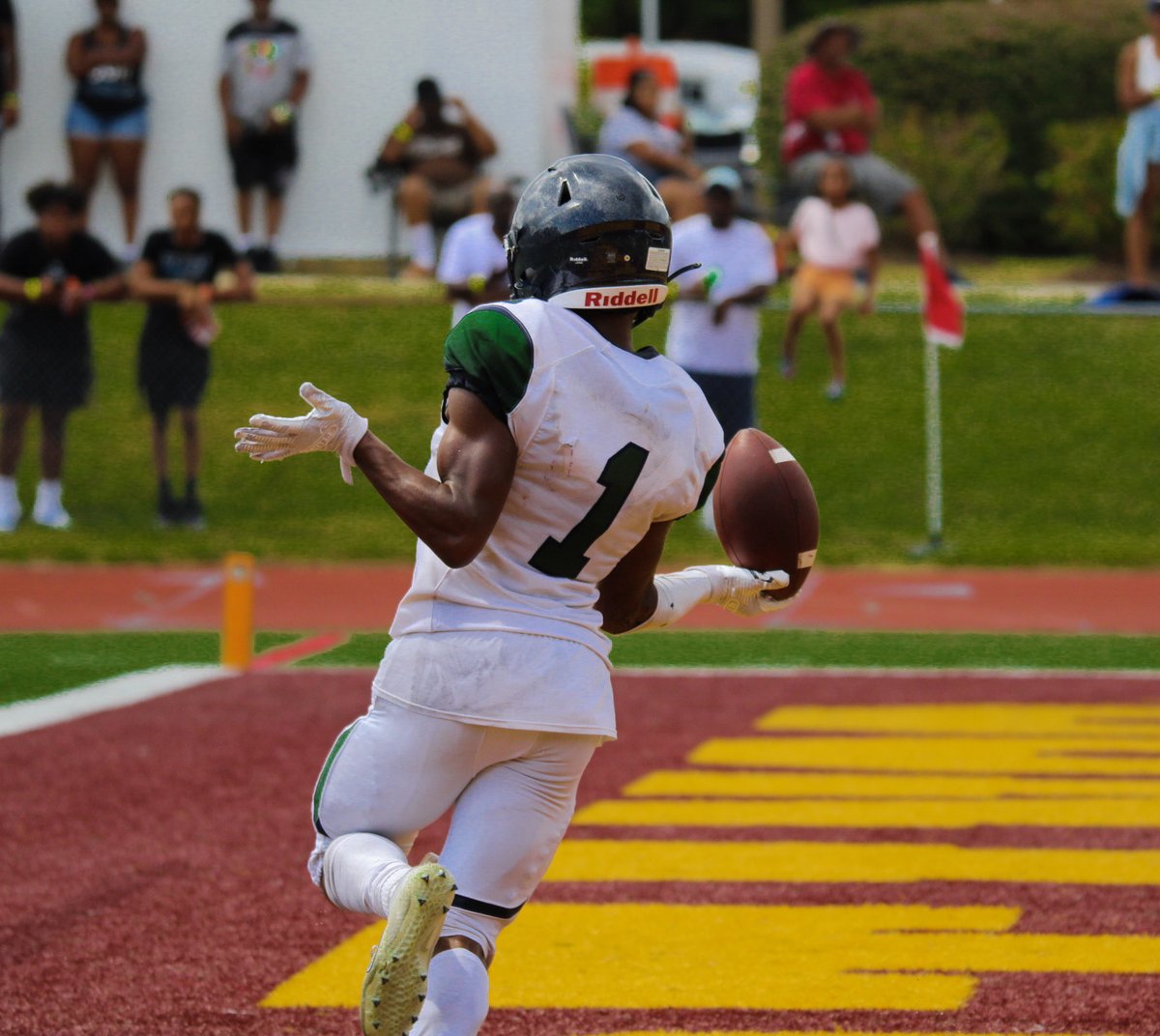 Daryus Henderson <a href="/HendersonDaryus/">Daryus Henderson</a> 
St. Mary's Ryken HS
3.34 GPA
5'8", 170lbs
4 Year Varsity Starter
DB, WR, PR, ATH
Sr Year:
Off= 4TDs, 940 yds rec
Def= 2 INT RTD, 30 Tackles, 3 TFL
All Purpose Yds= 1050yds
hudl.com/video/3/127365…