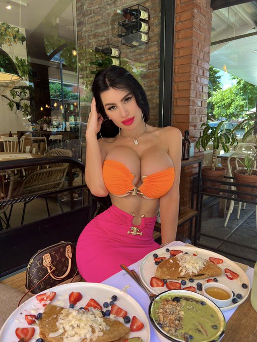 𝑵𝒂𝒅𝒊𝒂 𝑷𝒂𝒍𝒊𝒌 🤍 - Good Morning ☀️ I love pancakes 🥞 🍓☕️ Cual es tu desayuno favorito ? https://t.co/A0jCLgsKYc