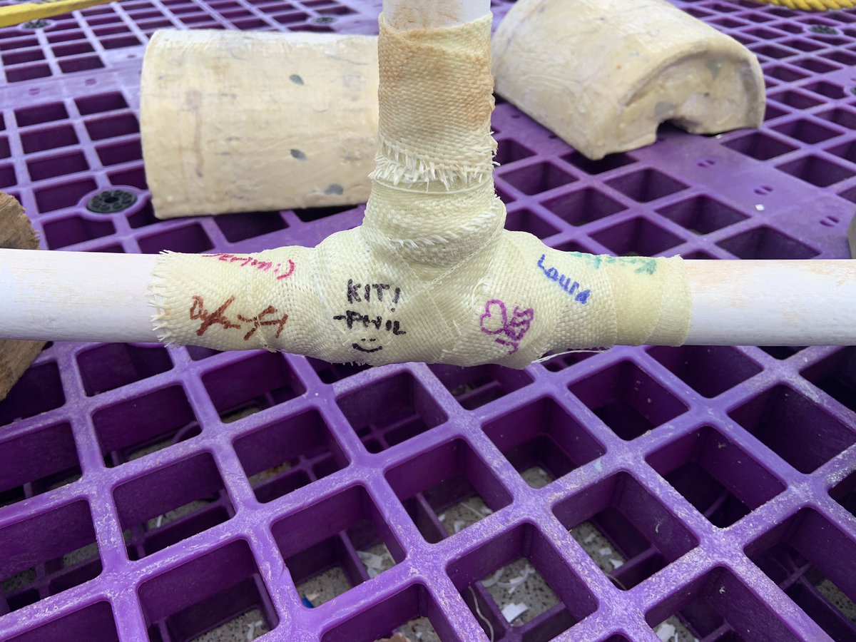 JessFitzsimmons's tweet photo. When the CTD gets an ouchie, everyone signs the cast! (Also, South Pacific seas are no joke!) @geotraces_gp17 #TeamworkMakesTheDreamWork #EveryoneIsOK https://t.co/R1uFD45zzn