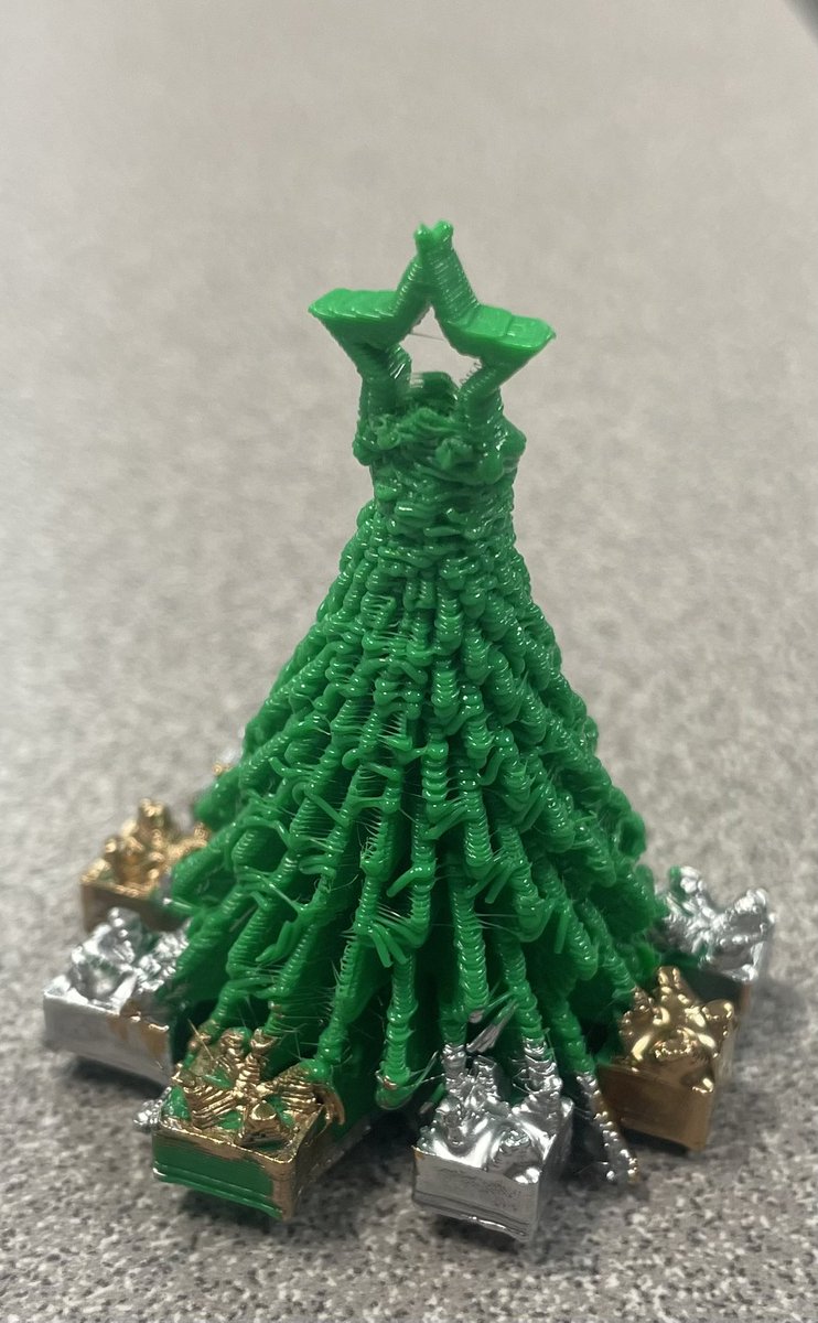 Happy Holidays from Gunston Tech Ed! <a href="/APS_CTE/">Arlington CTE</a> <a href="/APSGunston/">APSGunston</a>