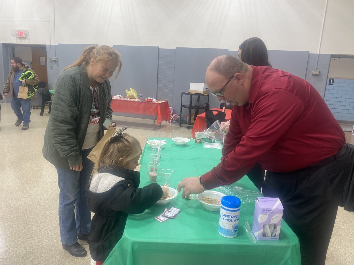 Spartans_Supe's tweet photo. Preschool Holiday Party…
Games   Crafts  and of course Santa!!!! https://t.co/sKTRuDnQqA