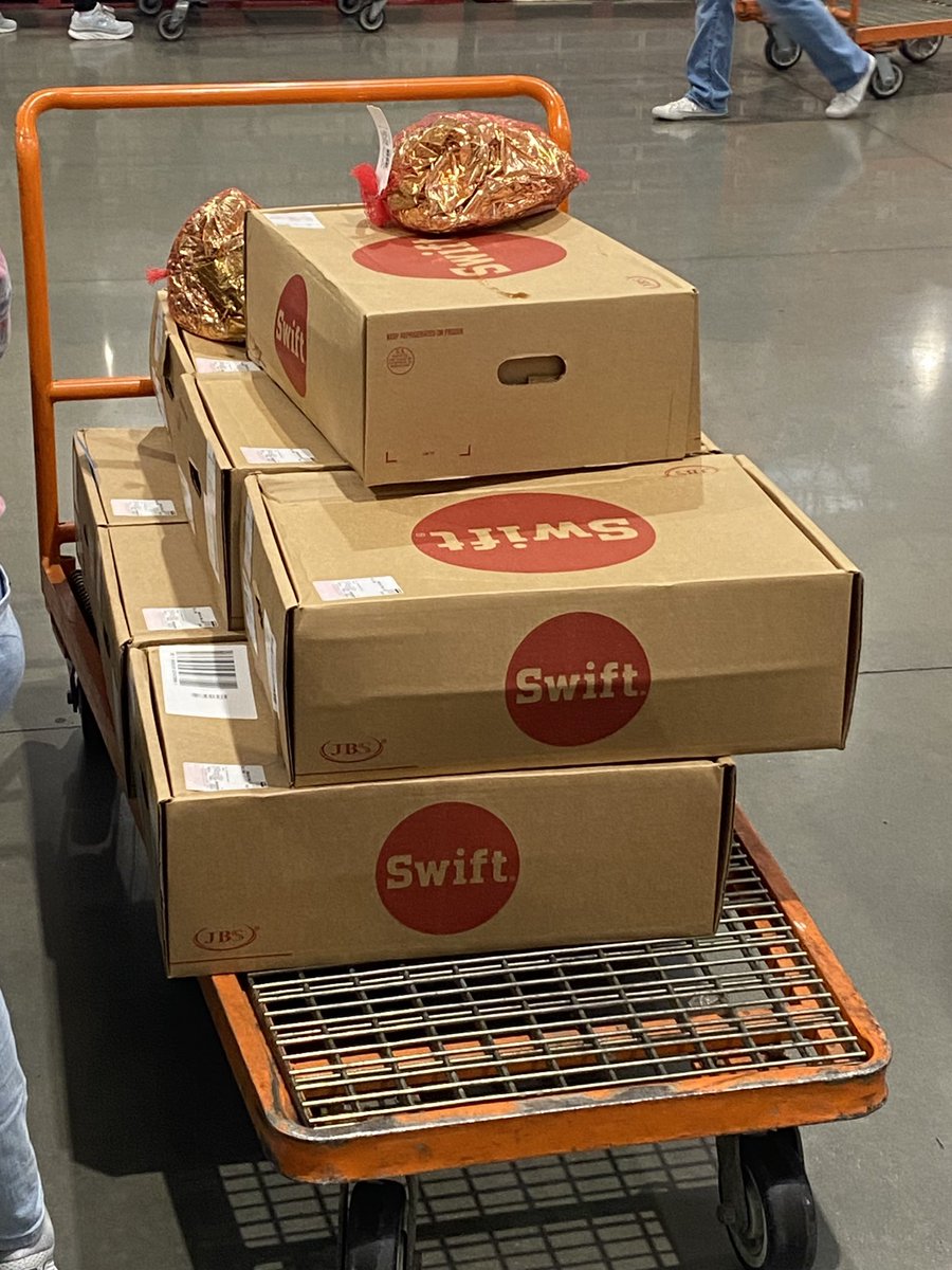 jmike_brown's tweet photo. Fun day delivering pork loins and hams to our #Phibro Omaha vaccine team. https://t.co/n3gJ6HPVcn
