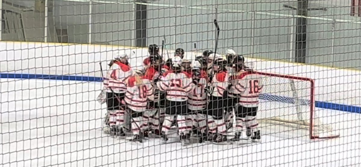 Masco Girls Varsity Hockey team w/ convincing 4-1 win vs Medford last night 12/14 @ 8:05 PM in Haverhill Valley Forum. Highlights: Bitsy King with 🚨🚨🚨 gets the 🎩! Kaeley Forde with 🚨 &amp; assists by both Bella Flinn 🍎 &amp; Elizabeth Shoemaker 🍎 
<a href="/CoachSugar19/">Ryan Sugar</a>, <a href="/MattWilliams_SN/">Matt Williams</a>