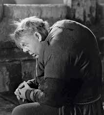 Remembering Charles Laughton who famously played the The Hunchback of Notre Dame in 1939, died this day 1962.

#FilmTwitter 
#CharlesLaughton