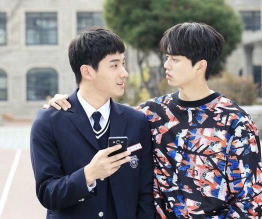 kdramagramm_'s tweet photo. ‘Bir birini seven ve deger veren iki arkadas vardir‘
Kdrama senaristleri; Bu cocuklari birbirlerine düsman yapalim sonra da seyirciye aci cektirelim https://t.co/pCEiGWCiGF