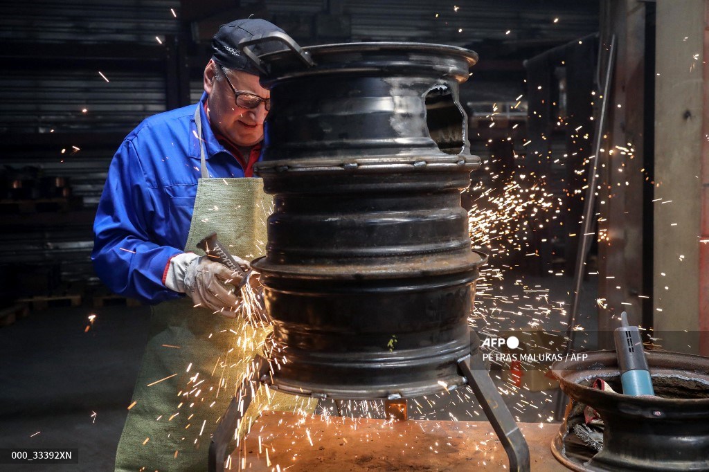 AFPphoto's tweet photo. #Lithania
Lithuanian firm makes stoves from car parts for power-starved Ukrainians
📸  Petras Malukas 
#AFP https://t.co/GIYzCuEXIS