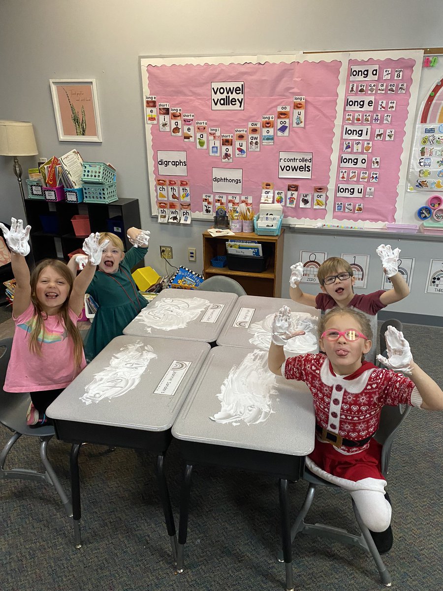 mrspruittfirst's tweet image. Shaving cream spelling test to lean into the craziness of December :) @MillsRiverSch #heretofly