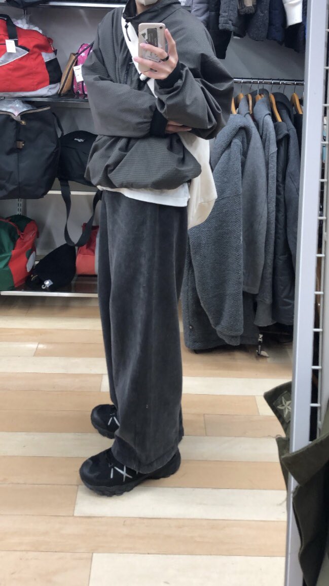 04lsmfr's tweet photo. ootd https://t.co/ywb4BizBhw