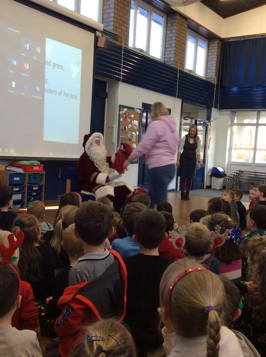 MrsLochrieClass's tweet photo. The teachers collected presents that Father Christmas brought for all the children. #FatherChristmas https://t.co/MPJd7ulYvo