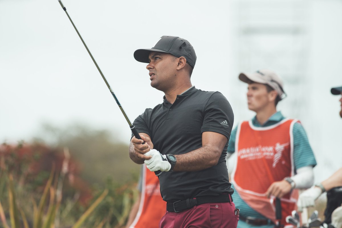 AfrAsiaMRUOpen's tweet photo. In memory of Douglas Mthembu, a long-serving caddie on both the @Sunshine_Tour and @SLadiesTour, professionals wore black ribbons in his honour. 

On behalf of the tournament, our condolences to all of his family and friends. https://t.co/wltj2evZSP