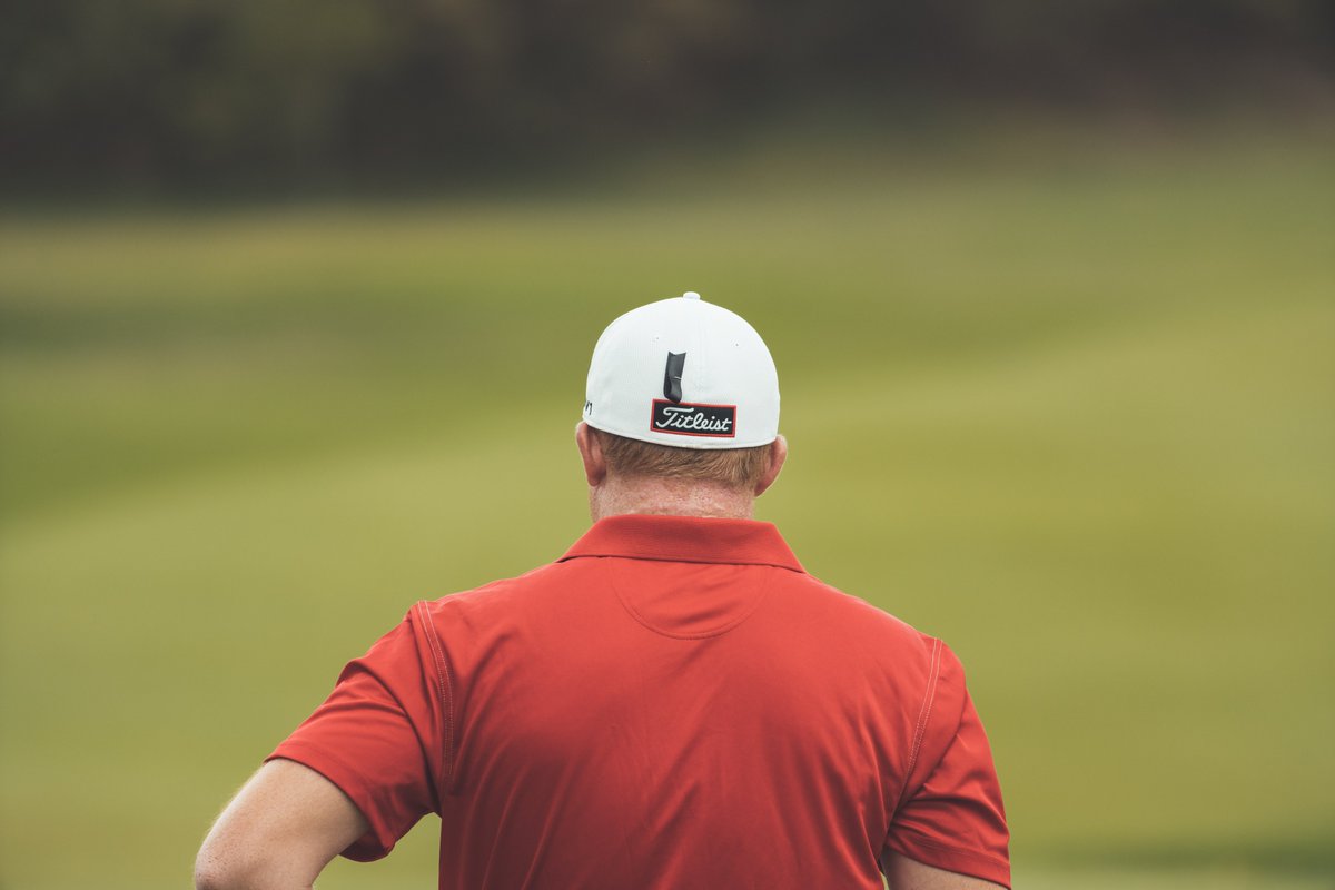 AfrAsiaMRUOpen's tweet photo. In memory of Douglas Mthembu, a long-serving caddie on both the @Sunshine_Tour and @SLadiesTour, professionals wore black ribbons in his honour. 

On behalf of the tournament, our condolences to all of his family and friends. https://t.co/wltj2evZSP
