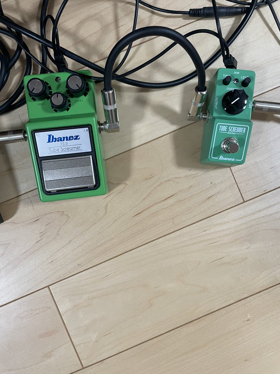 tetubonzu's tweet photo. どうしても、我慢できず、せっかく格上げしたts9も売りに出す。。。
tsminiの方がマーシャルに合う気がするのは気のせい?
#tsmini #ts9 #marshall #dsl5c #FenderUSA https://t.co/De1U5vMSyO