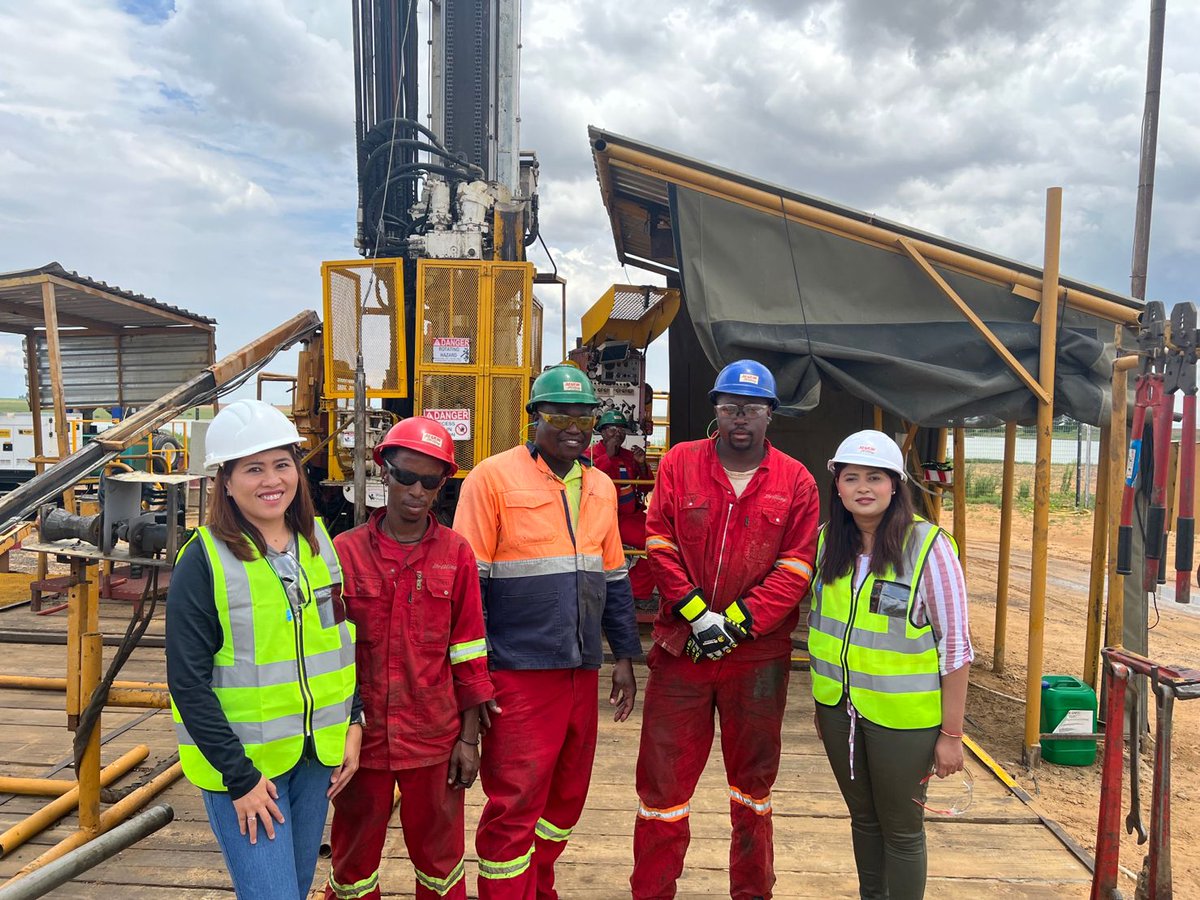 MajorDrilling's tweet photo. Hello from Klerksdorp 🇿🇦 where our Asia/Africa Financial Controller, Bhing Maglantay (left), recently visited a #MajorDrilling Southern Africa Branch drill site. The financial team's efforts are an important part of our overall success. #QualitySafetyResults #Africa https://t.co/lqCkduAZUC